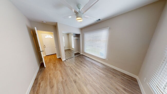 Building Photo - Newly Renovated, Quick to Campus (Lease ou...