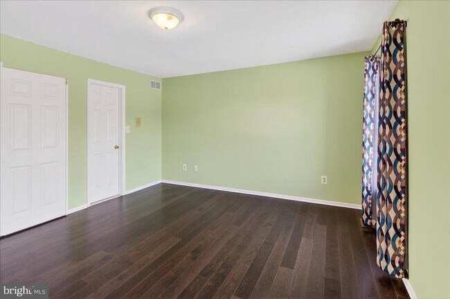 Building Photo - 7 Redwood Ct