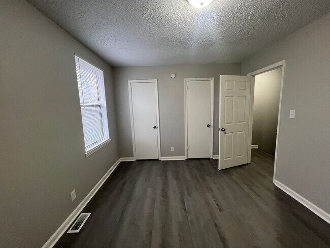 Building Photo - 226 Greenleaf Cir