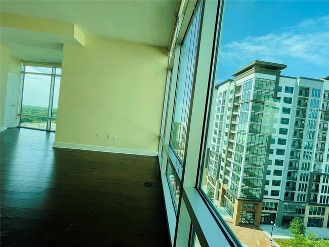 Building Photo - 101 S Eola Dr