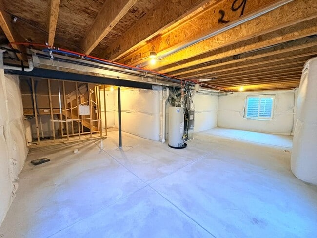 Building Photo - Beautiful 3 Bed, 2.5 Bath House in Windsor!