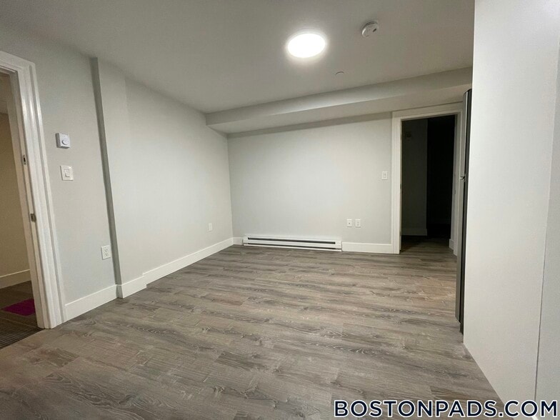 Building Photo - 81 Park Dr