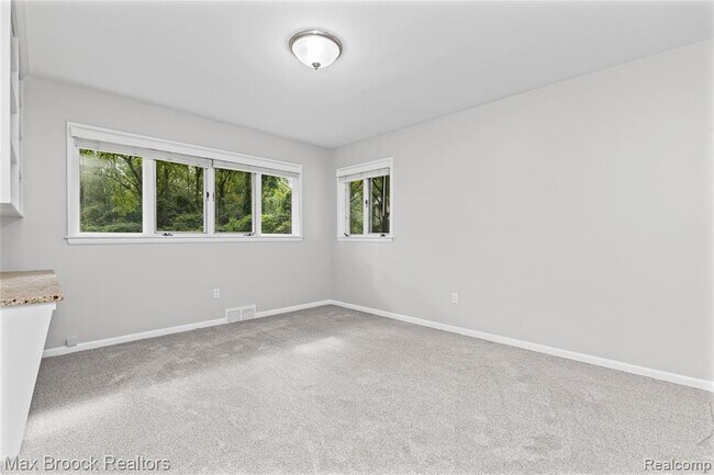 Building Photo - 3988 Lakeland Ln