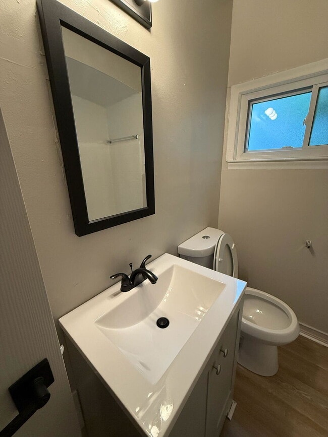 Building Photo - Charming 4-Bedroom Home with 2 Full Baths ...