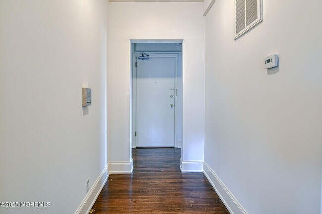 Building Photo - 1700 Webb St
