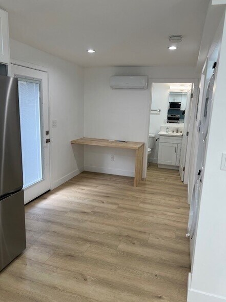 Work Station - 2407 Abbot Kinney Blvd