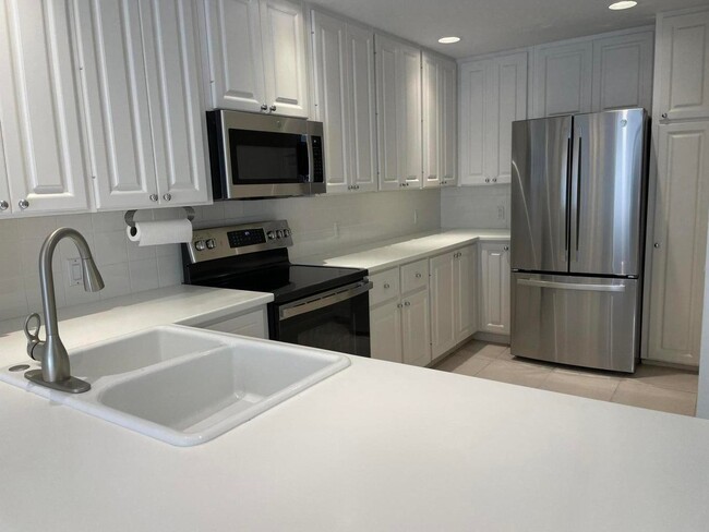 Building Photo - 186 Soriano Dr