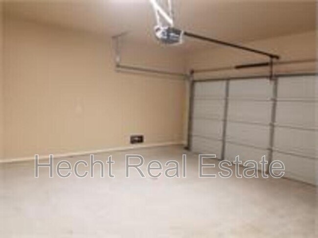 Building Photo - 2556 Pahmeyer Rd