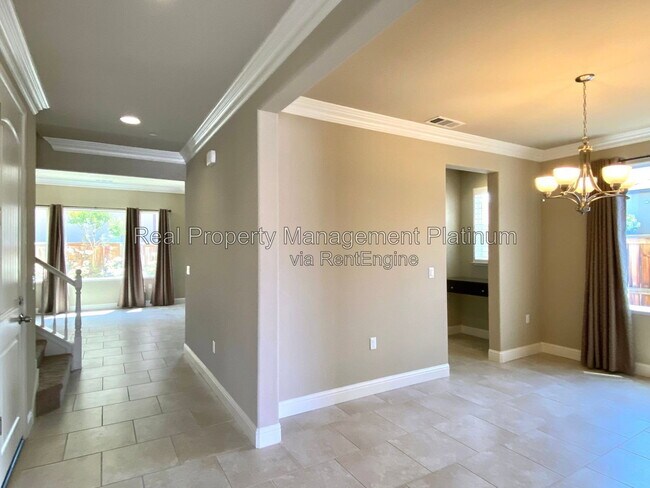 Building Photo - 2141 W Juliet Way