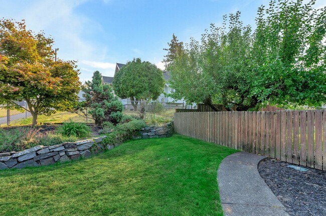 Building Photo - North End Tacoma Three Bed Craftsman