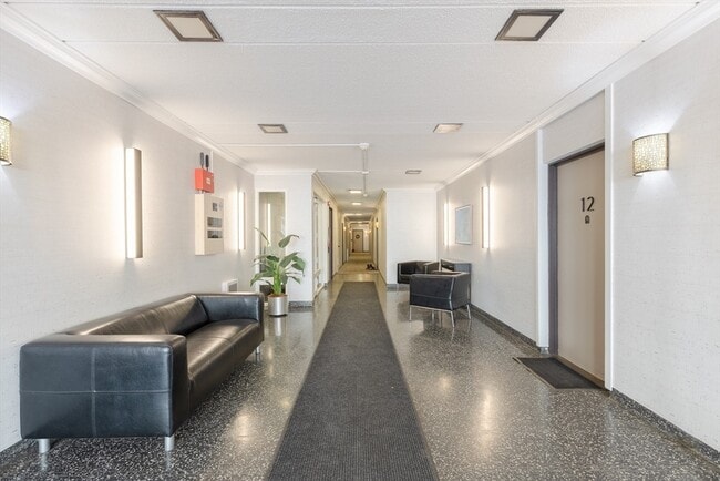 Building Photo - 100 Marion St