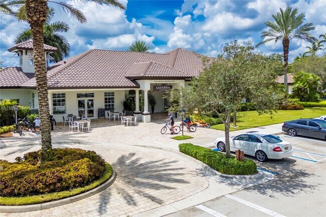Building Photo - 663 Live Oak Ln