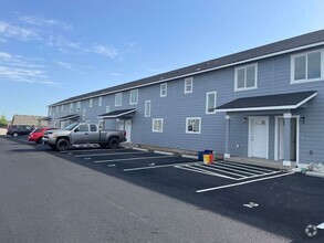 Building Photo - Newer Townhouse In Ephrata!!