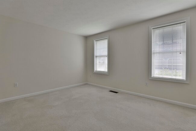 Building Photo - 4 Myopia Ln