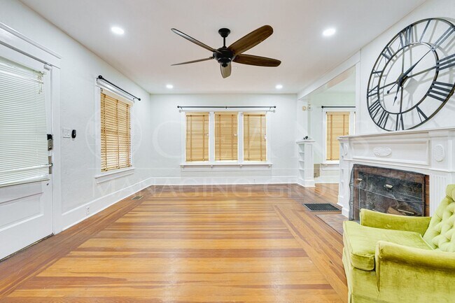 Building Photo - Charming 3 Bedroom, 2 Bathroom Two-Story H...