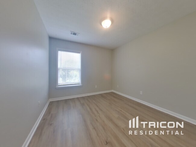 Building Photo - 230 Silver Fox Trail