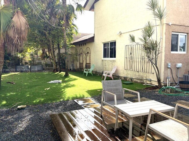 Building Photo - 13881 NE 2nd Ct