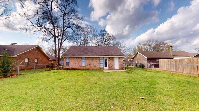 Building Photo - 710 Old Creek Rd