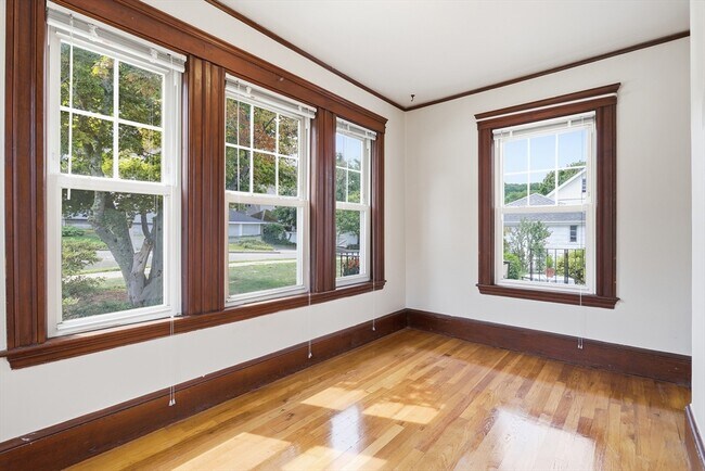 Building Photo - 131 Highland Ave