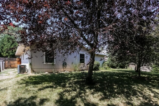 Building Photo - 824 Kimball Rd