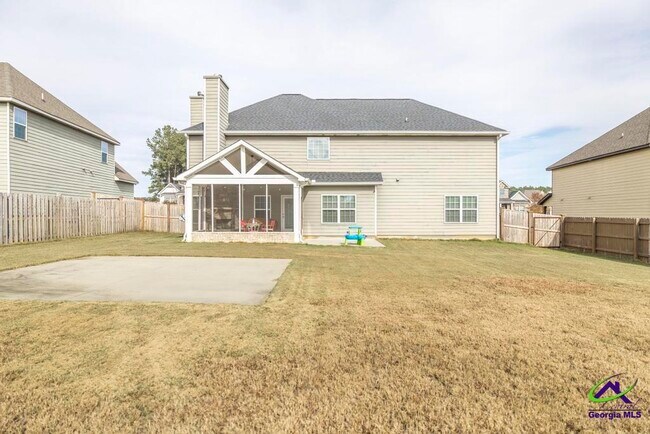 Building Photo - 421 Newport Ave