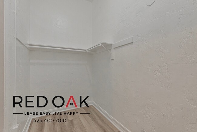 Building Photo - 854 S Oxford Ave