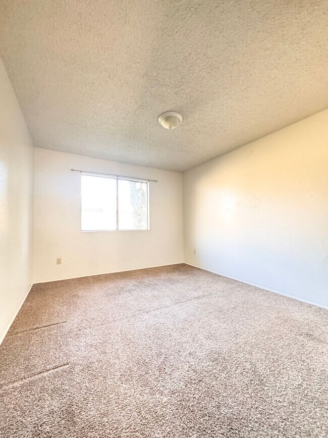 Building Photo - 7900 N Laurelglen Blvd