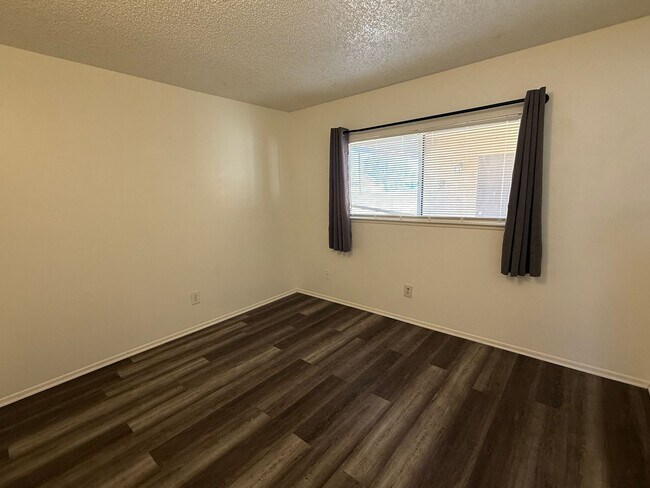Building Photo - 3711
