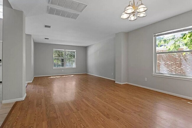 Building Photo - 5720 Wharton Dr