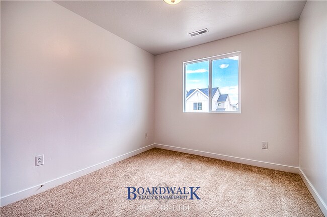 Building Photo - Beautiful 3 Bed 2 Bath Herriman Townhome!