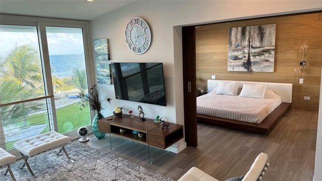 Building Photo - 1041 Hillsboro Mile