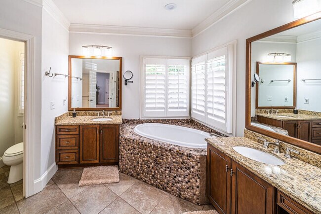 Building Photo - 3115 High Ridge Rd