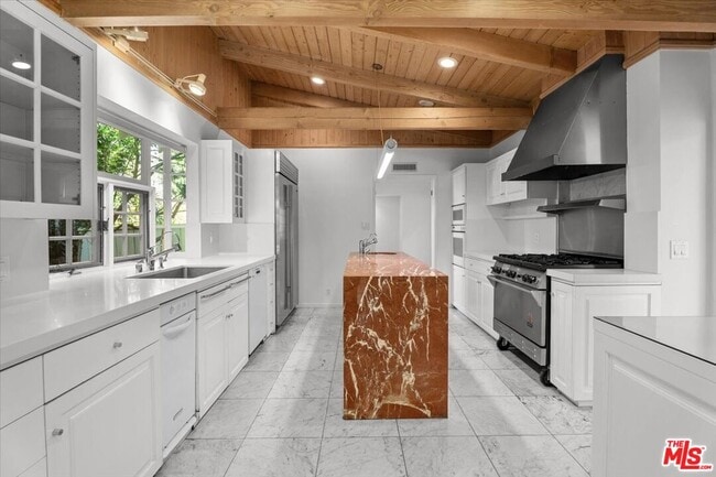 Building Photo - 4031 Hollyline Ave