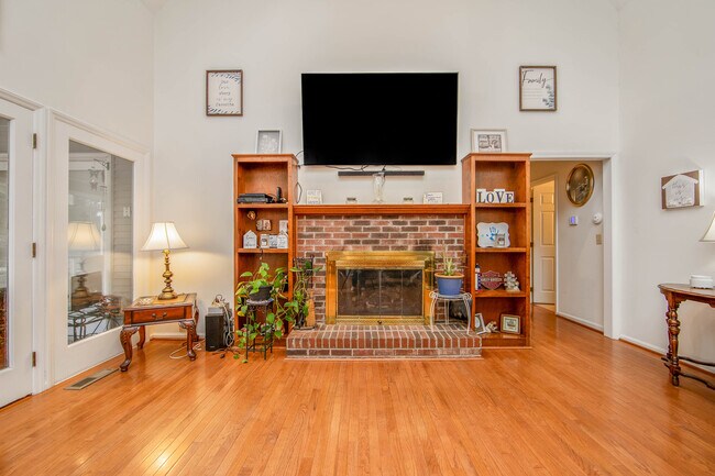 Building Photo - 28900 Deercroft Dr