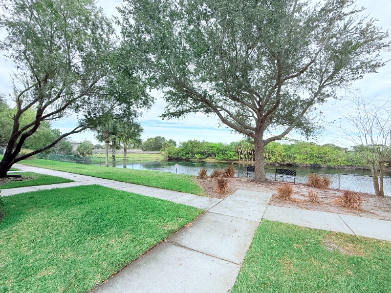 Building Photo - 100 Turpial Way