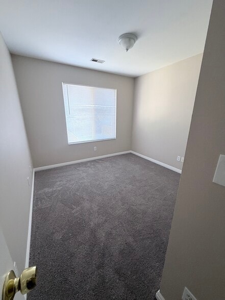 Building Photo - 198 E 5460 S