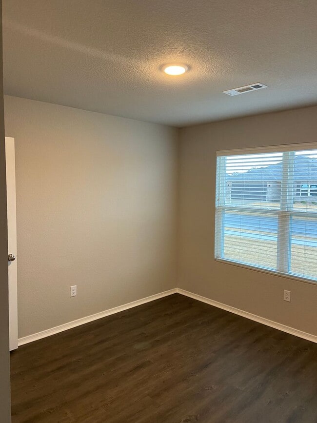 Building Photo - *Pre-leasing* Four Bedroom | Two Bathroom ...