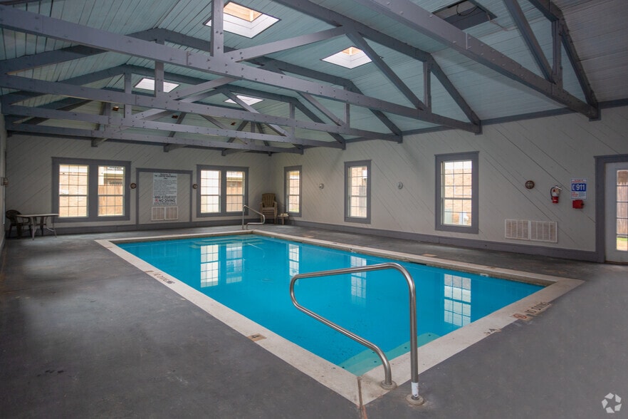 Indoor Pool - Canyon Apartments