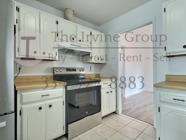 Building Photo - 3 bed 2 bath with 2 car garage