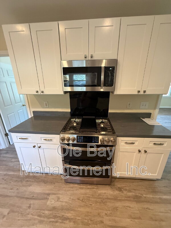 Building Photo - 5011 Highcrest Dr