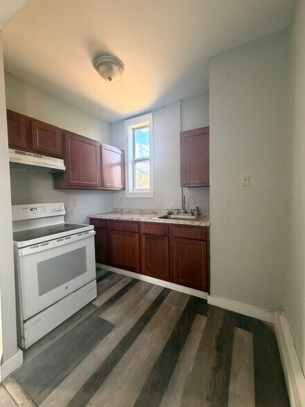 Building Photo - 117 4th Ave