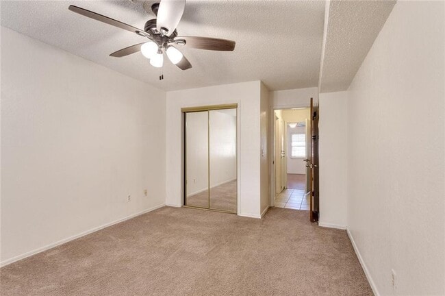 Building Photo - 2930 Colonial Ln