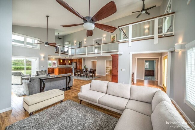 Building Photo - Very Spacious by the Ocean 3BR/3BA/2CarGarage in Kaimalino