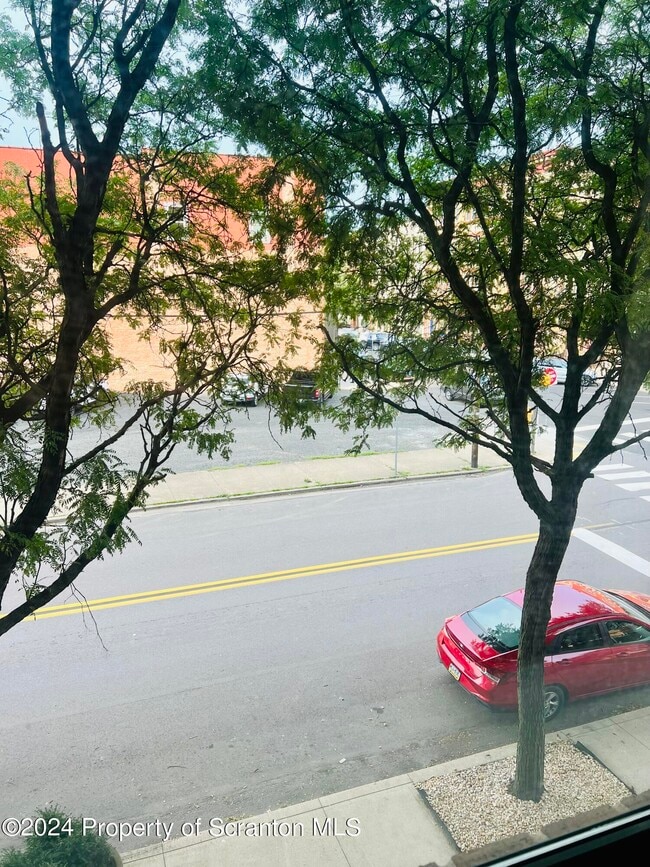 Building Photo - 220 Linden St