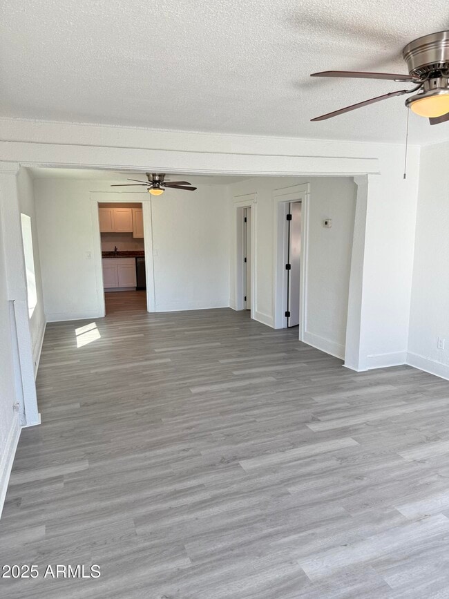 Building Photo - 2536 W Morten Ave