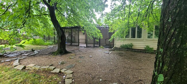 Building Photo - 5049 Babbitt Rd