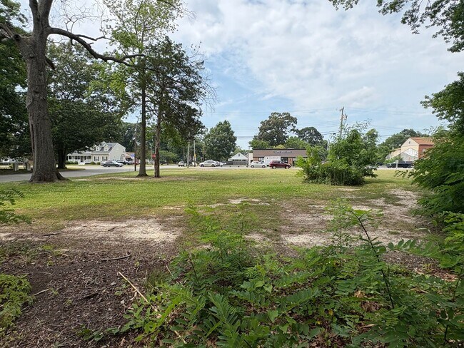 Building Photo - 180 Cherokee Rd