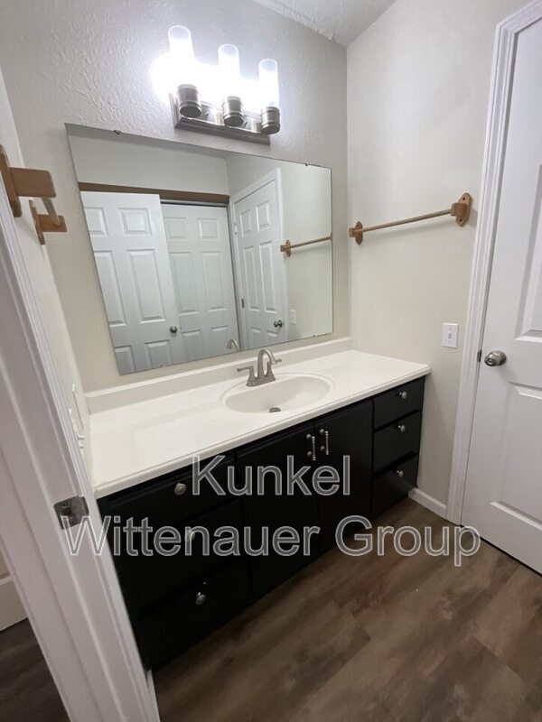 Building Photo - 19 Twin Oaks Dr