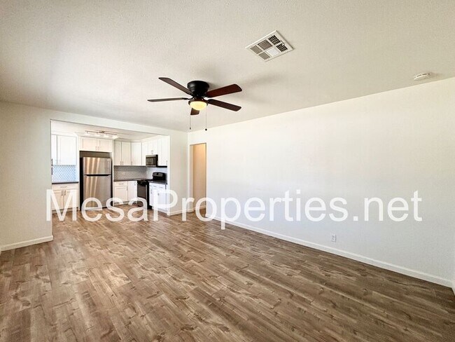 Building Photo - 820 Caliente Dr