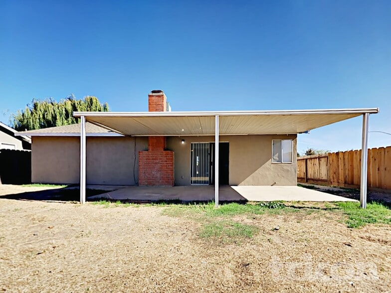 Building Photo - 215 Loy St.